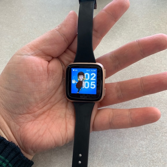 Fitbit Versa - Picture 2 of 4